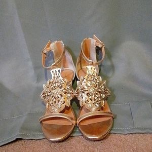 Size 9.5 gold formal sandals 1 inch heel